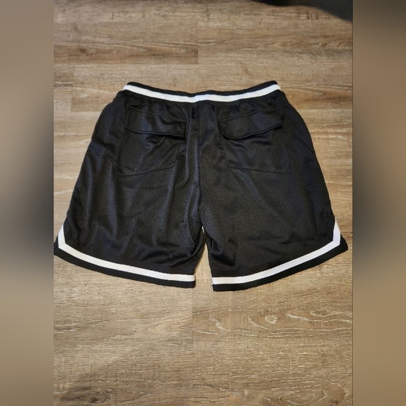 Rhude Shorts Size XL - Picture 2 of 2